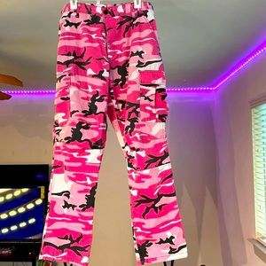Cargo Camo Pants Size M